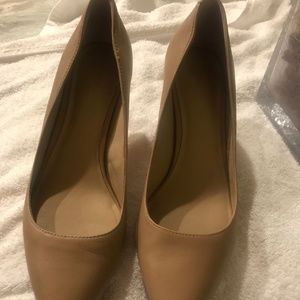 Ann Taylor, Eryn Leather Nude, Size 8 Pumps